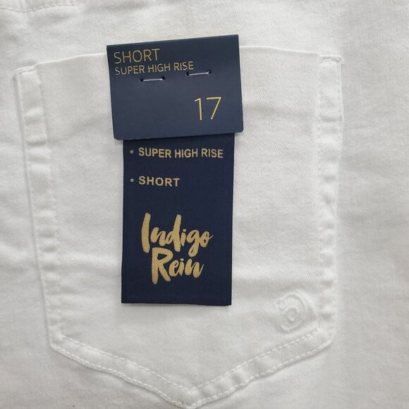 Indigo Rein Woman's White Super High Rise Frayed Button Fly Short NWT Plus 32/17 - Picture 8 of 9